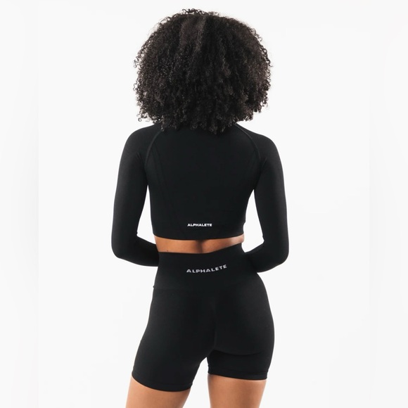Alphalete Black Stratus LS Crop - Picture 2 of 3